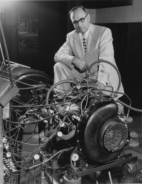 Prüfstandversuche mit dem AMC-V4-Motor im Jahr 1957