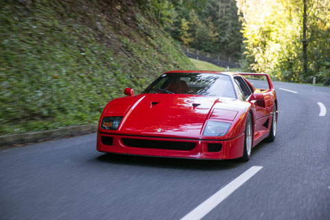 Ferrari F40 mit Gerhard Berger in Fahrt (© Daniel Reinhard)