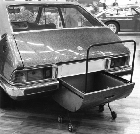 Bertone 128 Coupé 4 Posti mit Caddy