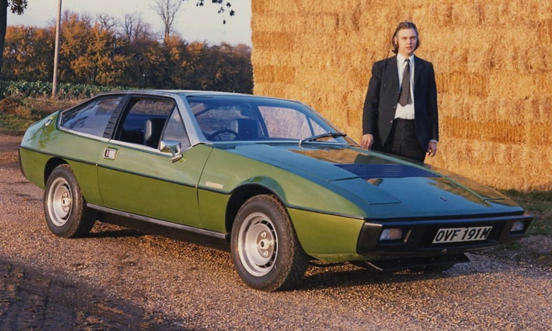 Oliver Winterbotton mit dem Lotus Elite Prototyp (© Lotus / Werk)