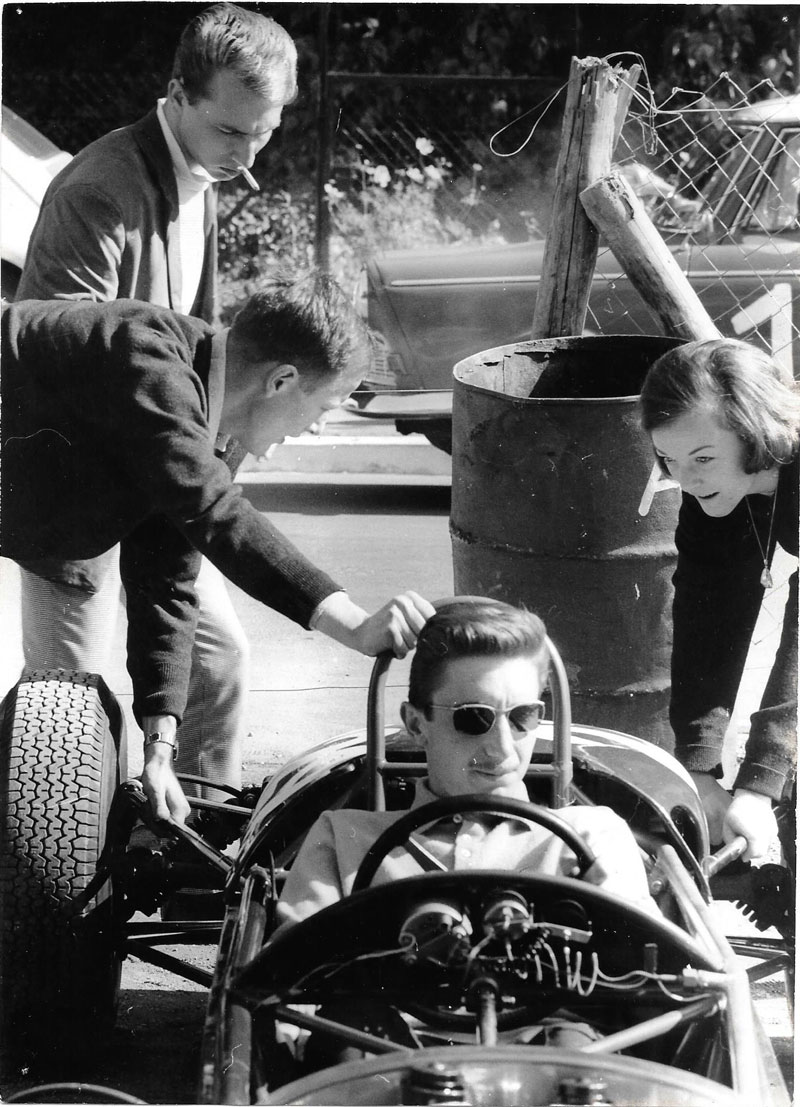 Bergrennen Schauinsland D 1964: von oben links Heinz Horst Schaardt, Rico Steinemann, «Seppi» Siffert und Marianne Steinemann