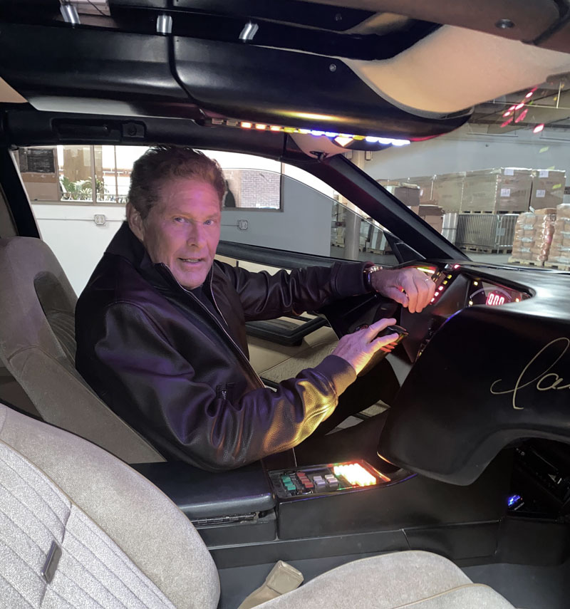 K.I.T.T. mit David Hasselhoff (© LiveAuctioneers)