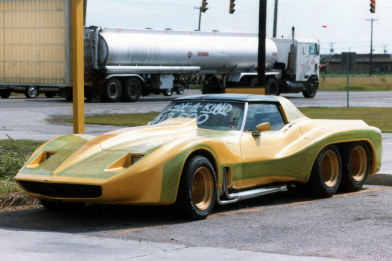 Chevrolet Corvette C3 mit drei Achsen