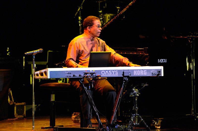 Herbie Hancock im Jahr 2010 (© Henryk Kotowski / Wikipedia)