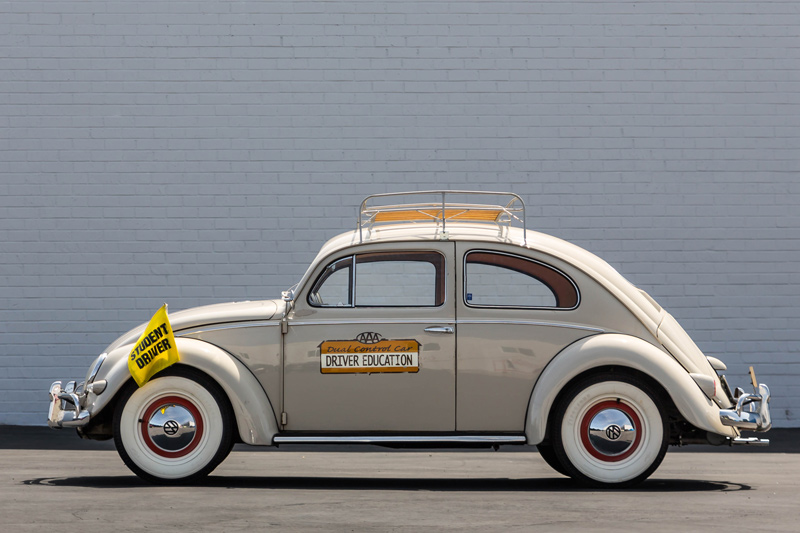 VW Käfer von 1955 als Fahrschulwagen (© Maxx Shostak - Courtesy RM)