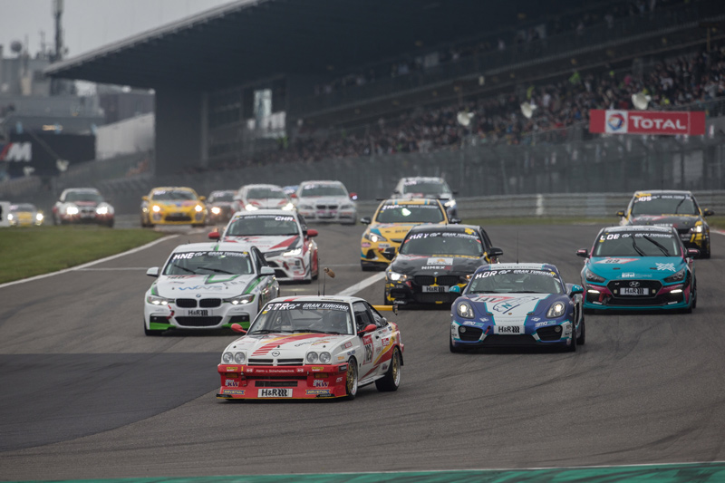 Opel Manta am 24h-Rennen am Nürburgring 2021 (© Daniel Reinhard)