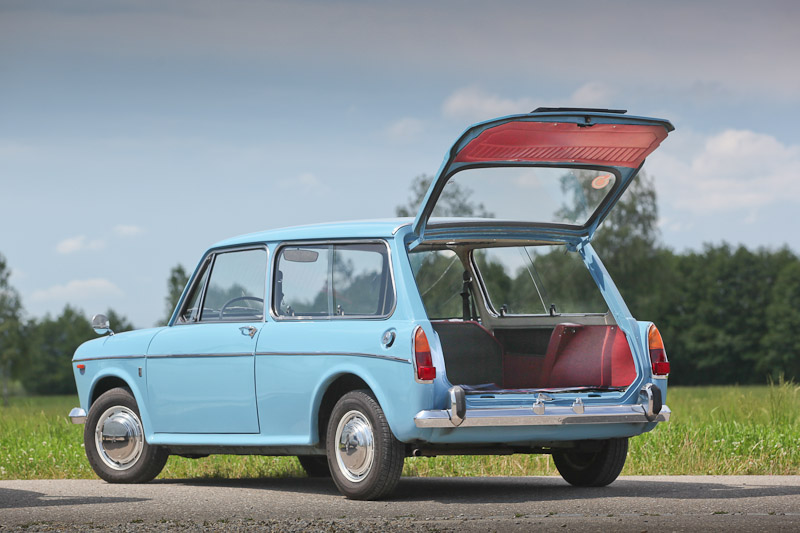 Heckansicht des Authi Austin 1300 Countryman (© Bruno von Rotz)