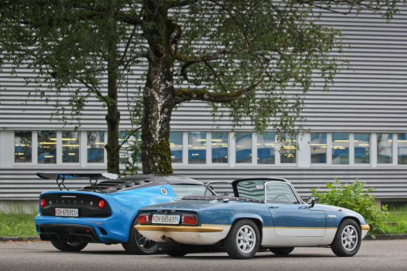 Lotus Elan Sprint DHC und Lotus Exige Cup 430 (© Bruno von Rotz)