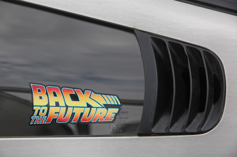 Kleber "Back to the Future" auf De Lorean (© Bruno von Rotz)