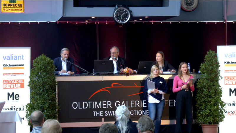 Das Kommandopult der Versteigerung der Oldtimer Galerie Toffen am 16. Oktober 2021