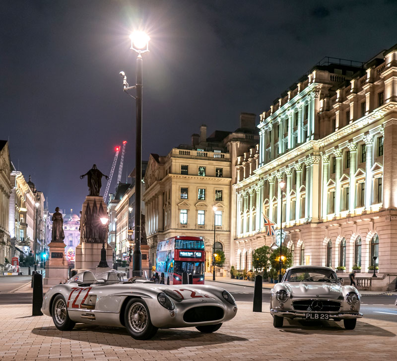 Mercedes-Benz 300 SLR zusammen mit 300 SL in London (© Daimler AG)