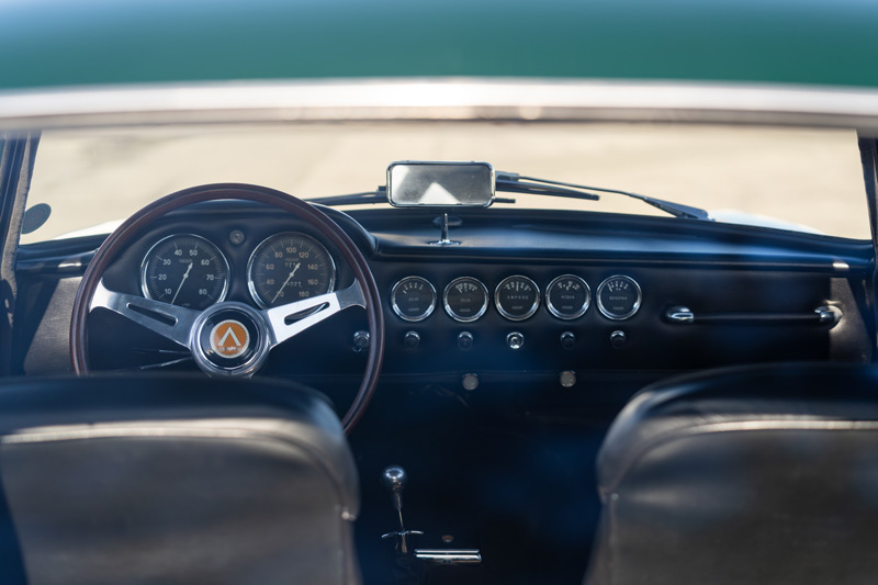 Cockpit des Apollo 5000 GT von 1964 (© Bonhams)