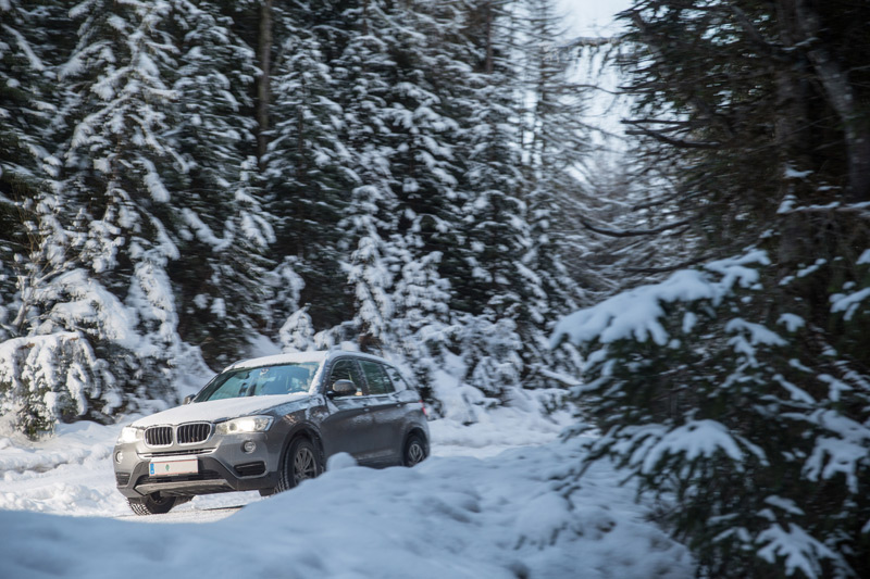 BMW X3 von 2017 als "Vorfahrer " bei der Planai-Classic 2022 (© Daniel Reinhard)