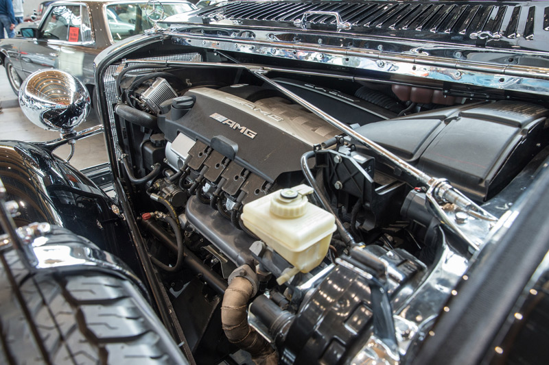 Blick unter die Haube des Mercedes-Benz 770 Restomod an der Retro Classics Stuttgart 2022 (© Daniel Reinhard)