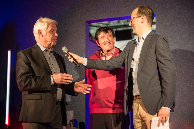 Peter Mattli und Walter Brun anlässlich der Le-Mans-Vorführung im Verkehrshaus Luzern am 7. April 2022 (© Daniel Reinhard)