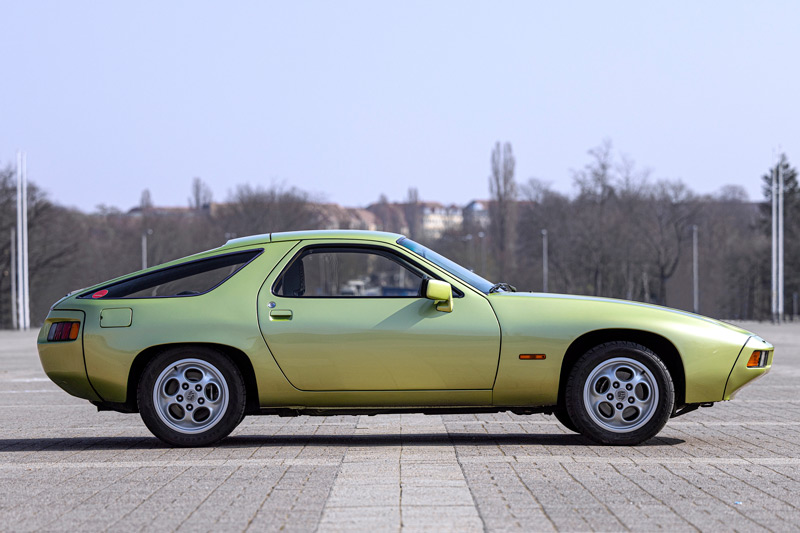 Porsche 928 von 1977 - angeboten von RM/Sotheby's in Monaco 2022 (© Alexander Babic - Courtesy RM/Sotheby's)