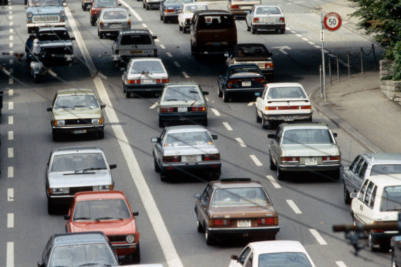 Stau an der Rosengartenstrasse in Zürich (© ETH-Bibliothek Zürich, Bildarchiv / Fotograf Comet Photo AG (Zürich))