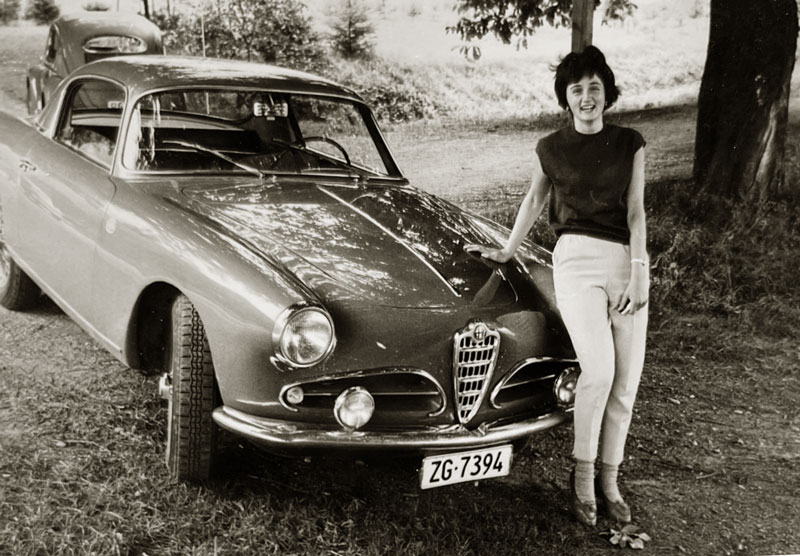 Iris und der Alfa Romeo 1900 CSS (© Schori)