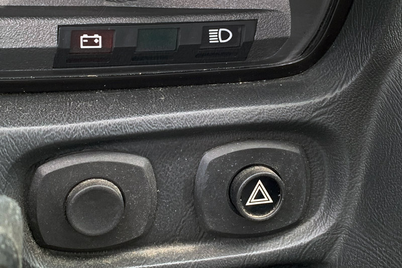 BMW 520/6 von 1981 - Blindschalter (© Bruno von Rotz)