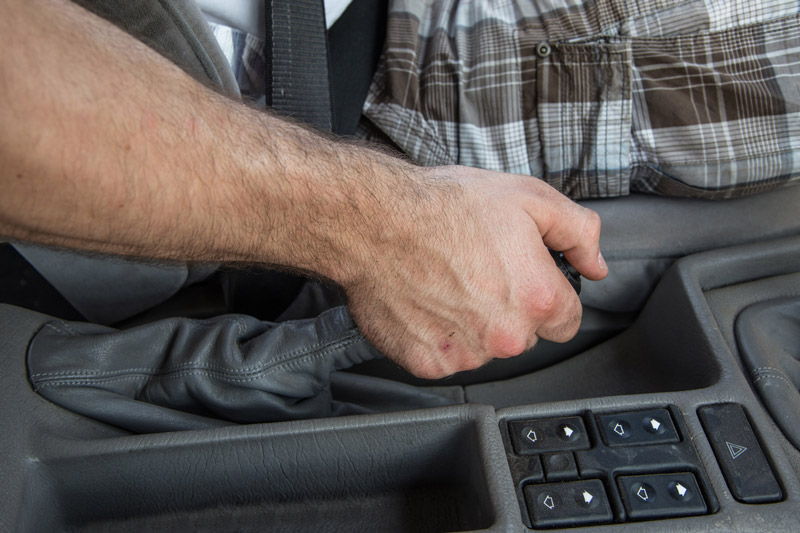Handbremse im BMW 735i (© Uwe Fischer)