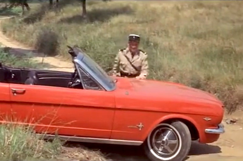 Der 1964er Ford Mustang Convertible in "Der Gendarm von Saint Tropez"