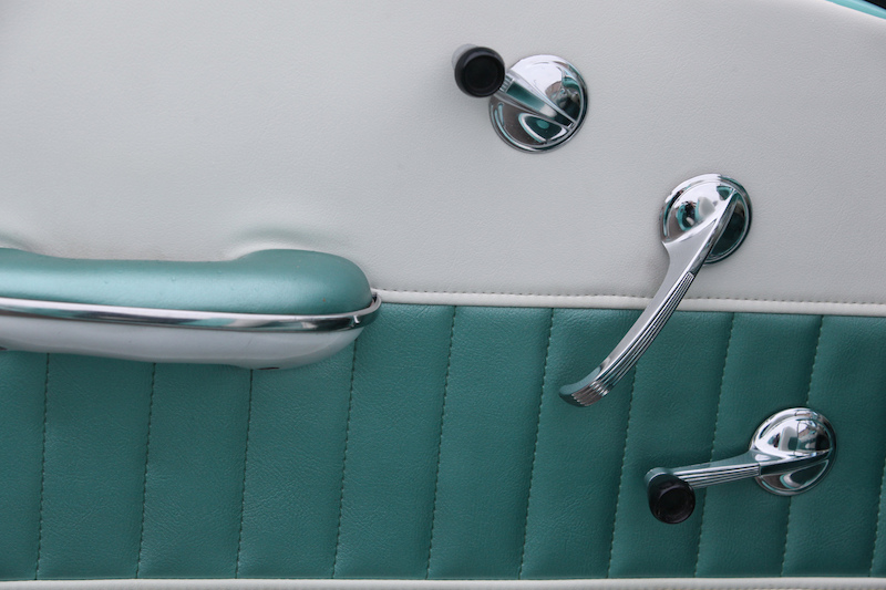 Die Türverkleidung eines Oldsmobile Super 88 von 1958