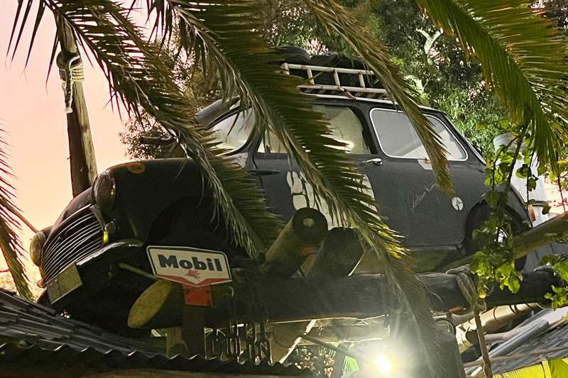 Artikelbild Across Africa in the Little Englander