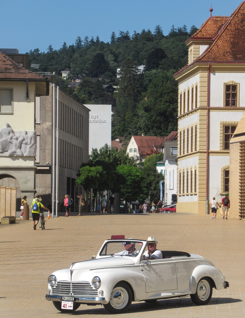 11. Oldtimer-Treffen Vaduz 2022 - Peugeot 203 (© Stefan Rogger)