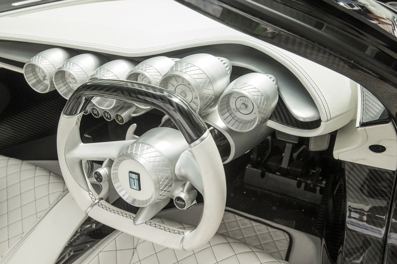 Instrumente des De Tomaso P72 (© Daniel Reinhard)