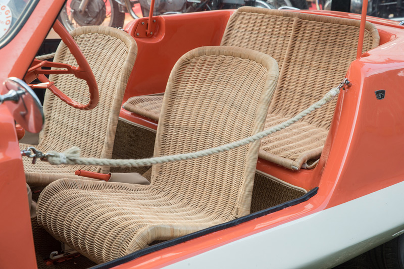 Korbstühle im Fiat 500 Decathlon Sibona Basano von 1965 an der Auto e Moto d'Epoca 2022 (© Daniel Reinhard)