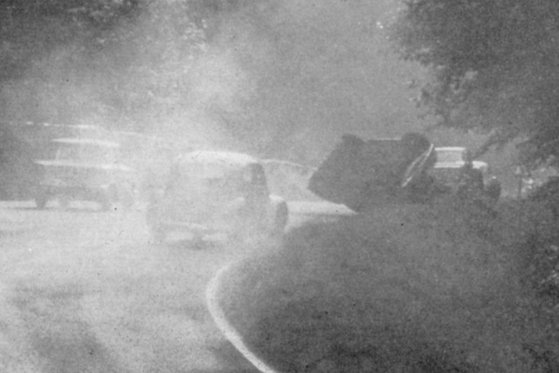 Nordschleife 1962: ein VW 1200 hat sich im Brünnchen aufs Dach gelegt
