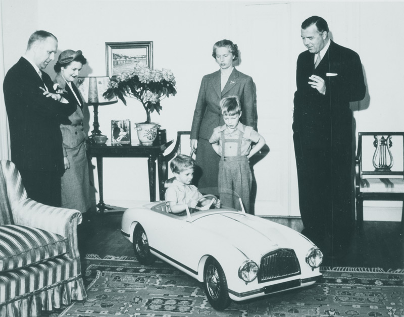 Aston Martin DB2 DHC als Kinderauto für die königliche Familie von Schweden um das Jahr 1950