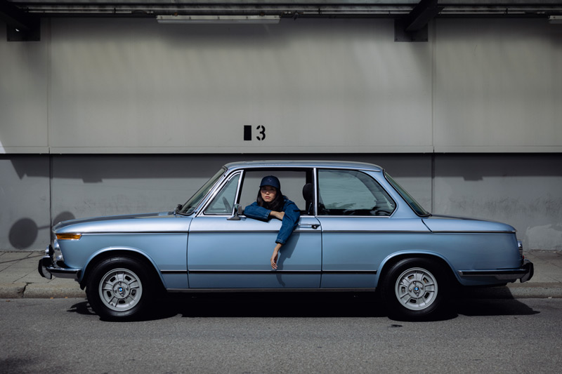 BMW 2002 mit der "Goods for Freude"-Kollektion (© BMW AG)