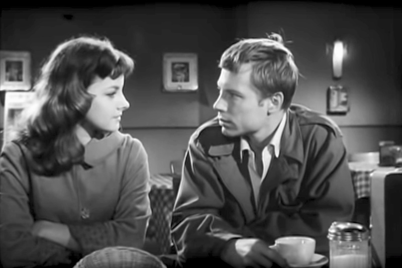 Tom Pittman zusammen mit Virginia Aldridge im Film "High School Big Shot" von 1959