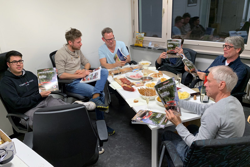 Artikelbild Wir feiern das achte Zwischengas-Jahresmagazin