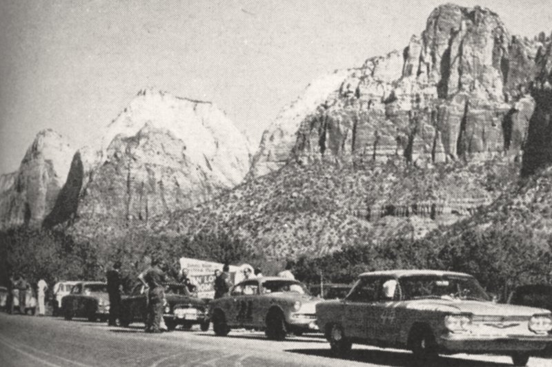 Teilnehmereld der American International Rally 1959 mit Chevrolet Corvair und Maserati 3500 GT