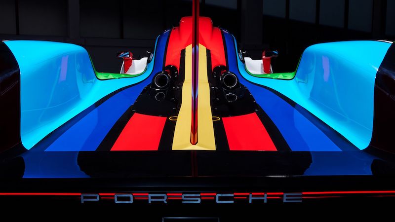 Der Porsche 963 LMDH in der speziellen Jubiläums-Folierung für 100 Jahre Le Mans und 75 Jahre Porsche