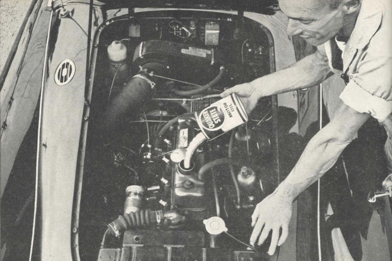 Werbeanzeige für Motorenöl Quaker State mit einem MGA, 1959
