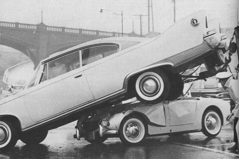 Unfall in Los Angeles, April 1962, mit Austin-Healey Sprite und Plymouth Fury 2-Door Hardtop