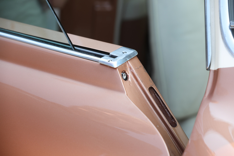 Belüftete Seitenscheiben am BMW 502 Beutler von 1955 (© Bruno von Rotz)