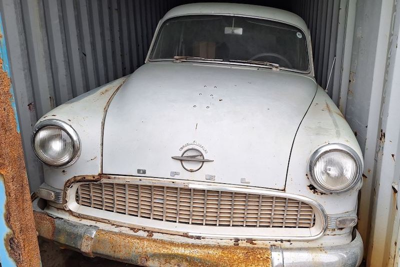 Oldtimermuseum in Hofsós im Norden von Island mit Opel Olympia Caravan von 1956  – © Walter Fischer