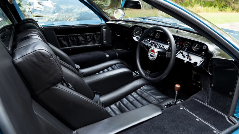 Cockpit des Ford GT40 Mk1 Street von 1966 (© Mecum)