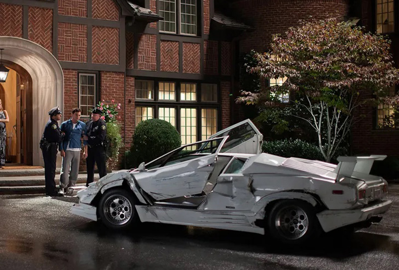 Der halb zerstörte Lamborghini Countach im Film "The Wolf of Wall Street"