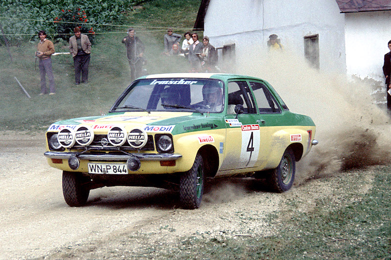 Walter Röhrl und Jochen Berger im Opel Ascona bei der Alpenfahrt 1973
