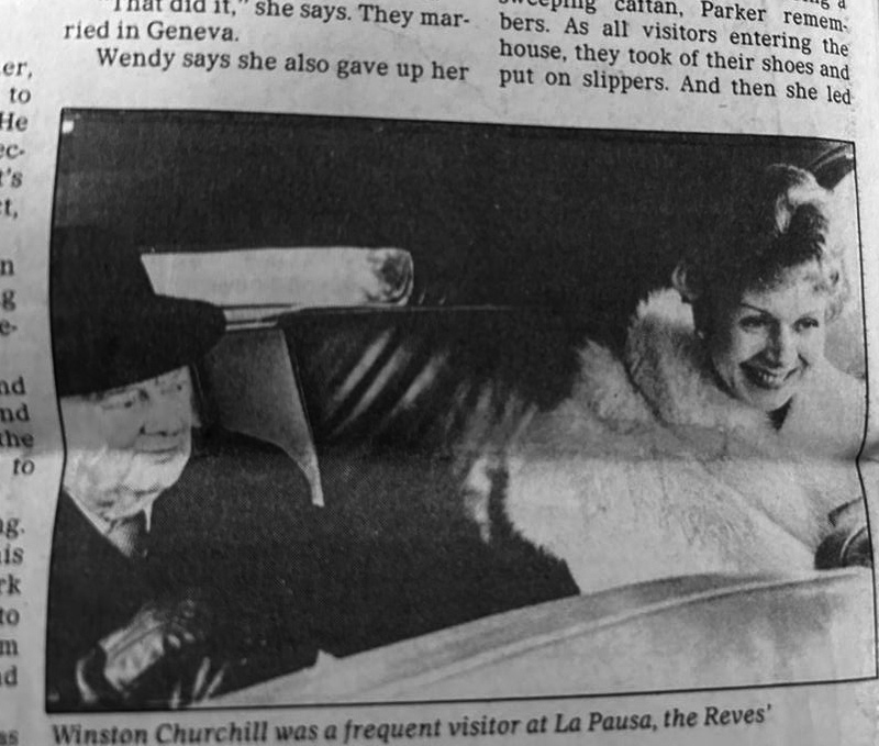Churchill und Wendy Reves im Fond des Rolls-Royce Silver Wraith - Zeitungsausschnitt