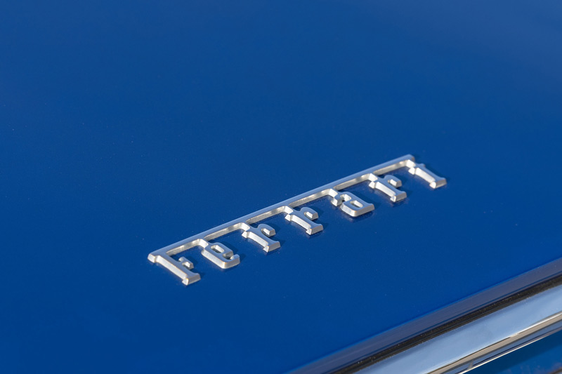 Schriftzug auf dem Ferrari 365 GTB/4 Daytona von 1972 in Blu Dino (© William Walker - Courtesy RM/Sotheby’s)