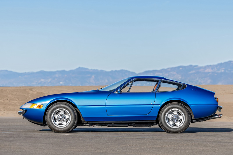 Silhouette des Ferrari 365 GTB/4 Daytona von 1972 in Blu Dino (© William Walker - Courtesy RM/Sotheby’s)