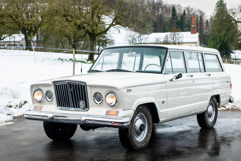 Jeep Wagoneer von 1965 (© Remi Dargegen - Courtesy RM/Sotheby's)