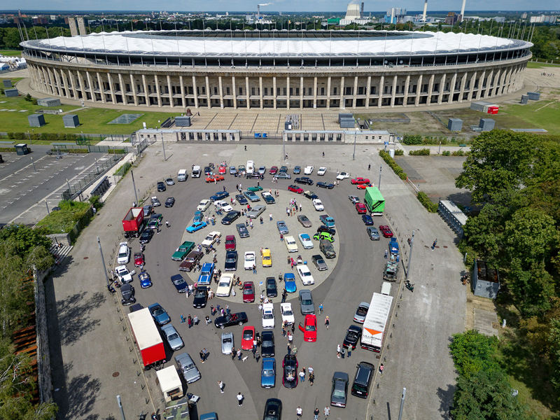 Oldtimertreffen am Olympiastadion in Berlin - im Juli ausnahmsweise beim Südtor (© Ralf Kruse)