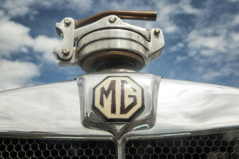 MG-Oktagon im Kühlergrill